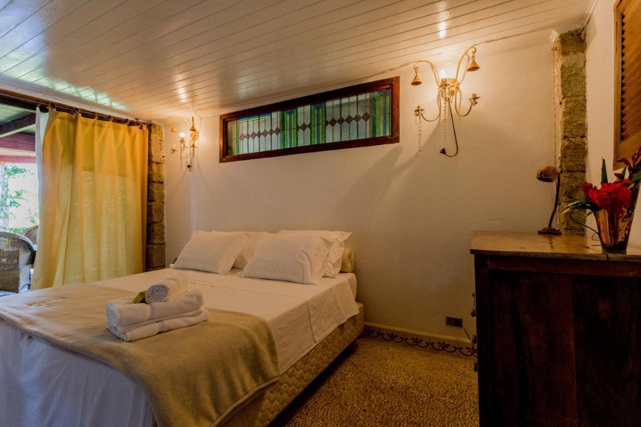 Feiticeira Bed & Breakfast 2*